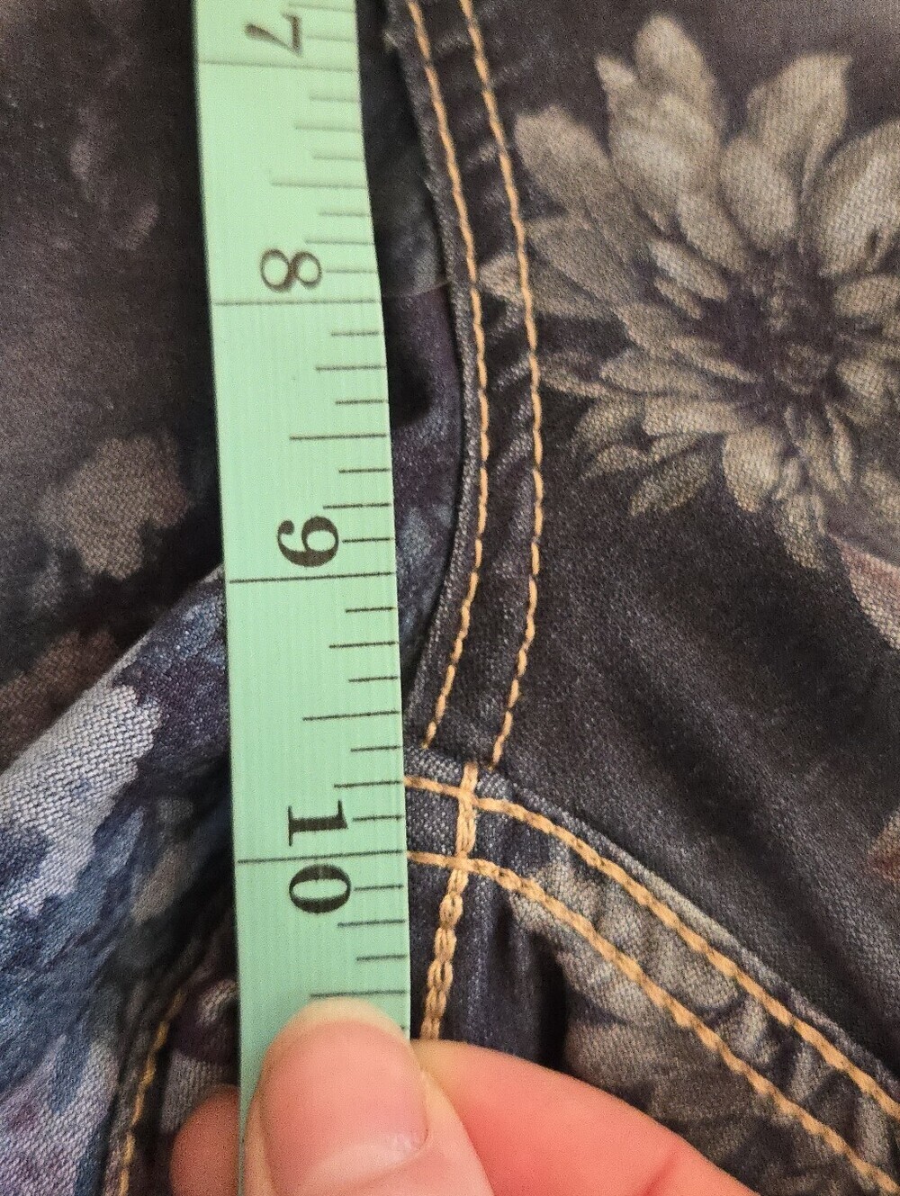 Marie Claire Boutiques | Reversible Floral Denim Bermuda Shorts, 2-in-1! Size 11 - Picture 9 of 11